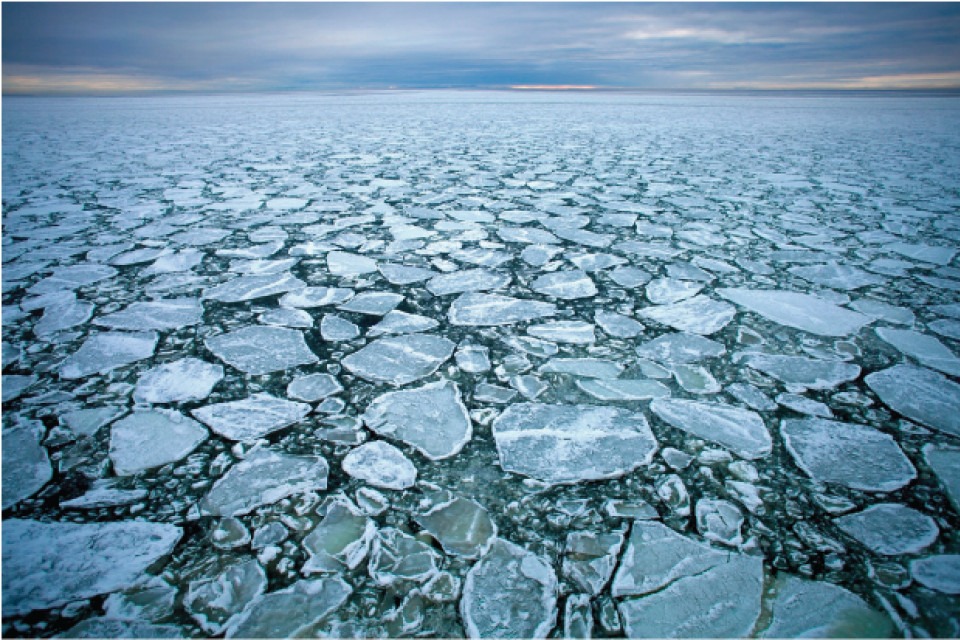 uppbrutet istäcke i Bottenviken