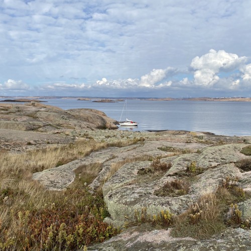 hav, himmel och segelbåt